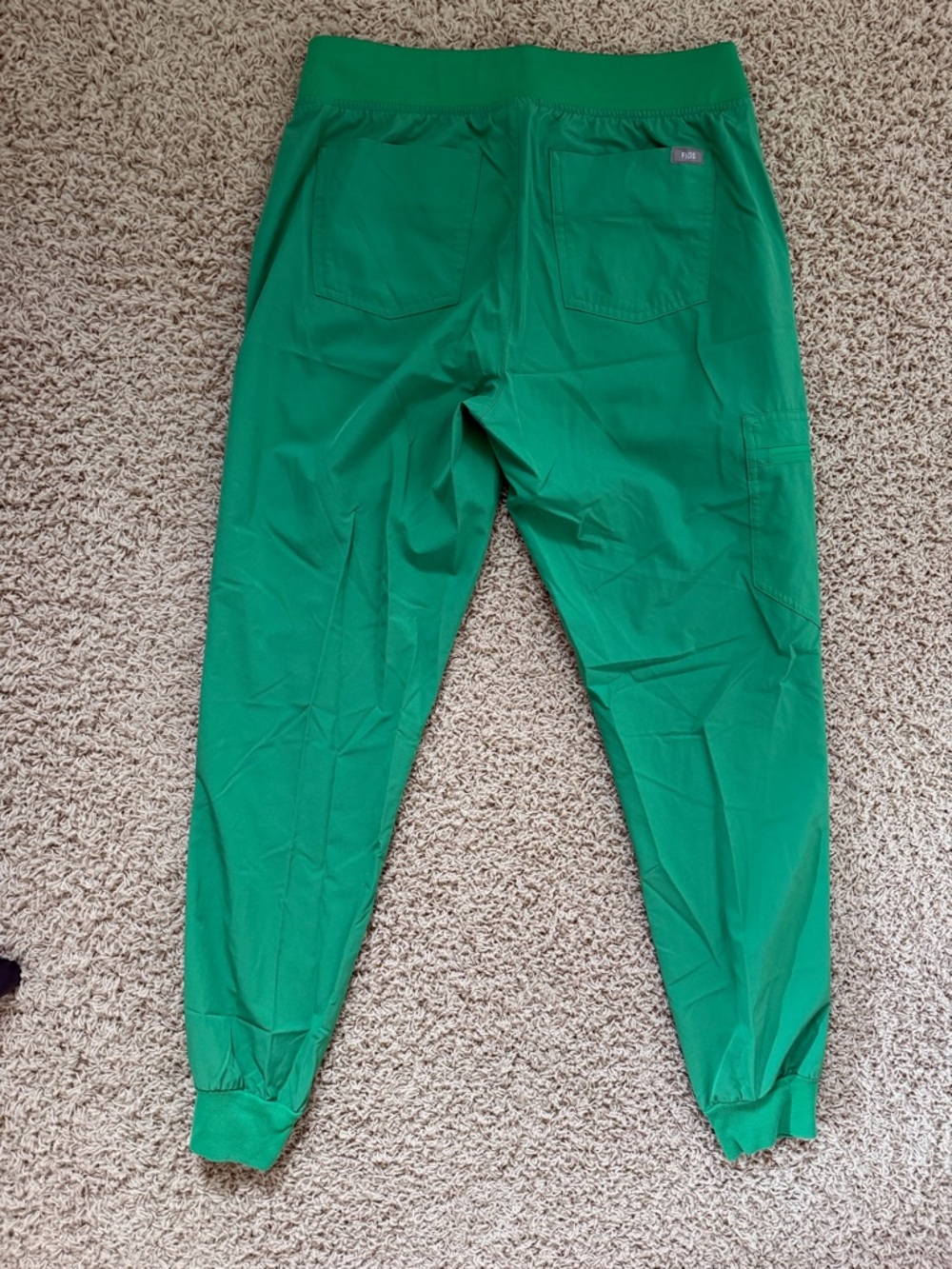 Figs Safety Green Medical Scrub Set - V-Neck Top & Elastic Waist Pants - Picture 3 of 4